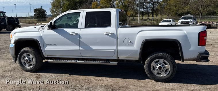 image for item DY8371 2015 GMC Sierra 2500HD SLE Crew Cab pickup truck