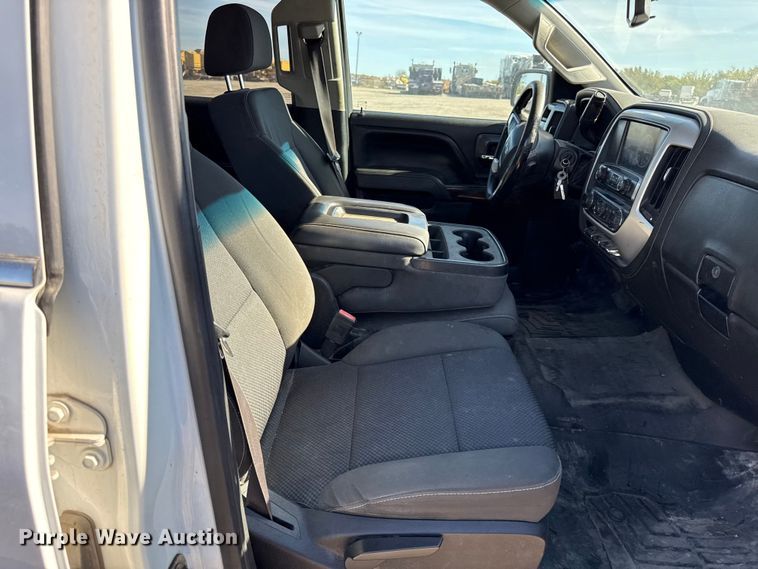 image for item DY8371 2015 GMC Sierra 2500HD SLE Crew Cab pickup truck