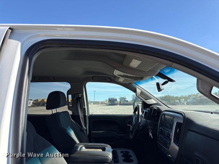 image for item DY8371 2015 GMC Sierra 2500HD SLE Crew Cab pickup truck