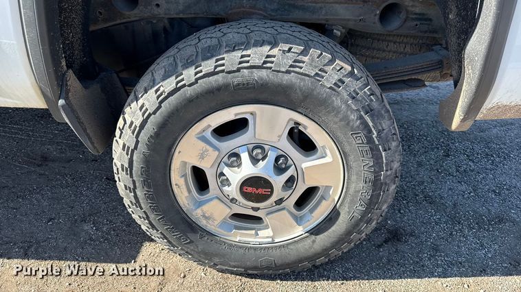 image for item DY8371 2015 GMC Sierra 2500HD SLE Crew Cab pickup truck