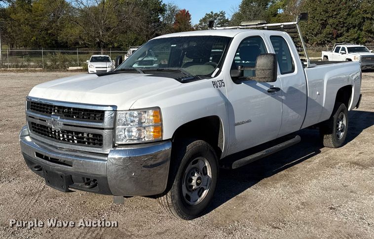 image for item DY8372 2011 Chevrolet Silverado 2500HD Ext. Cab pickup truck