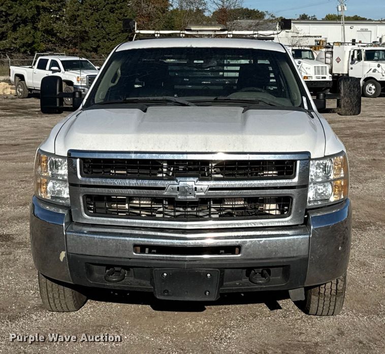 image for item DY8372 2011 Chevrolet Silverado 2500HD Ext. Cab pickup truck