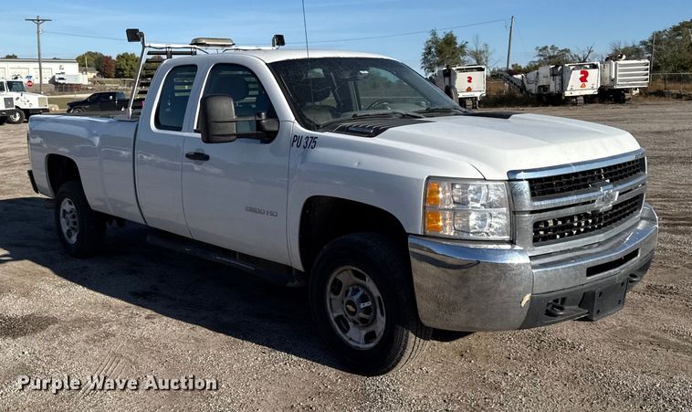 image for item DY8372 2011 Chevrolet Silverado 2500HD Ext. Cab pickup truck