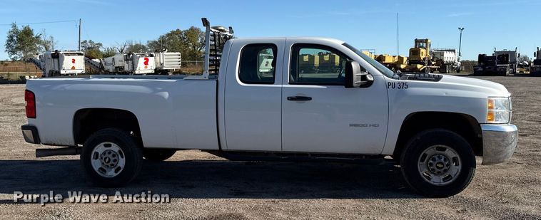image for item DY8372 2011 Chevrolet Silverado 2500HD Ext. Cab pickup truck
