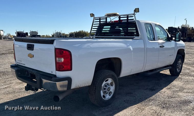 image for item DY8372 2011 Chevrolet Silverado 2500HD Ext. Cab pickup truck
