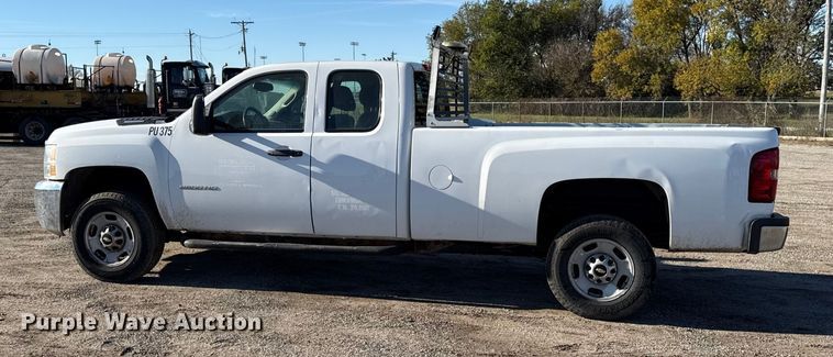 image for item DY8372 2011 Chevrolet Silverado 2500HD Ext. Cab pickup truck