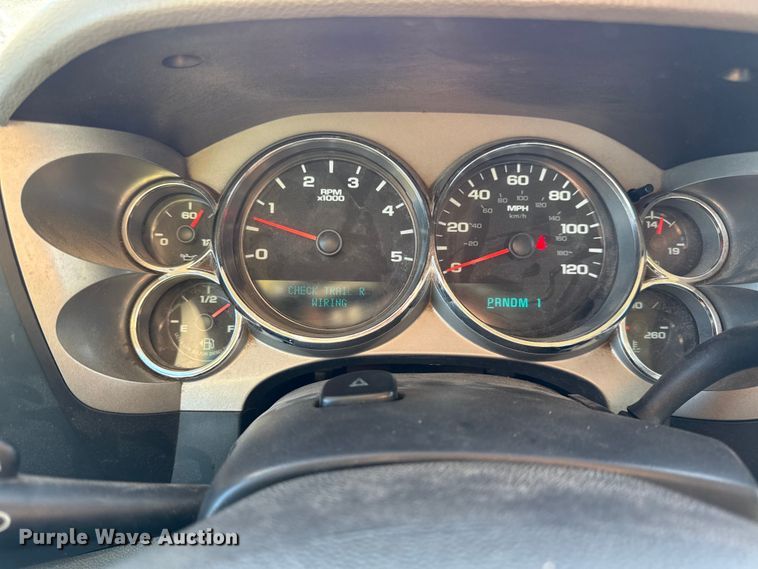 image for item DY8372 2011 Chevrolet Silverado 2500HD Ext. Cab pickup truck