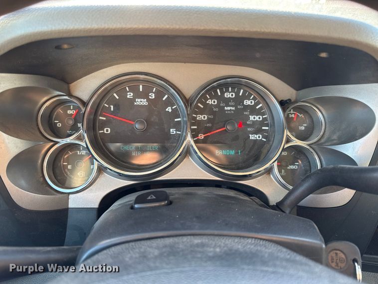 image for item DY8372 2011 Chevrolet Silverado 2500HD Ext. Cab pickup truck