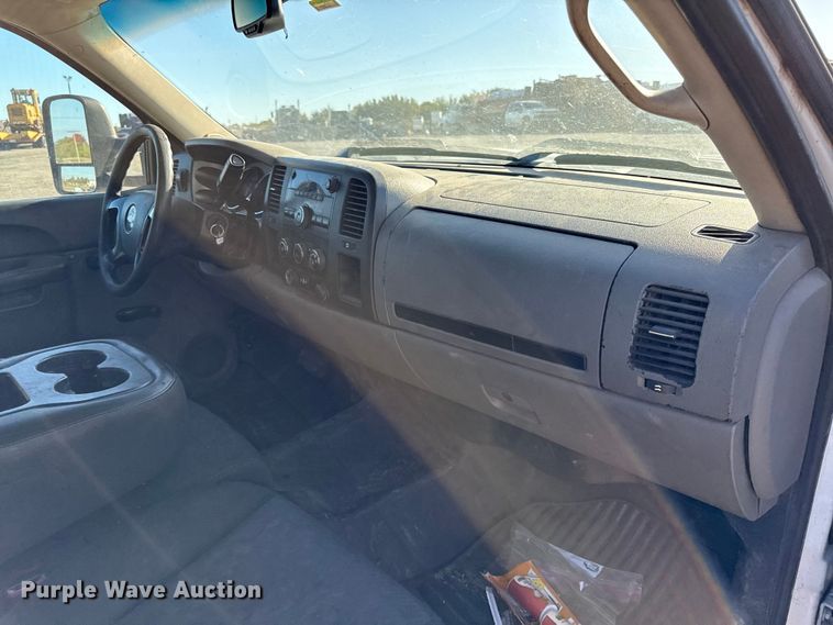 image for item DY8372 2011 Chevrolet Silverado 2500HD Ext. Cab pickup truck