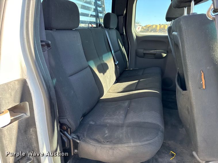 image for item DY8372 2011 Chevrolet Silverado 2500HD Ext. Cab pickup truck