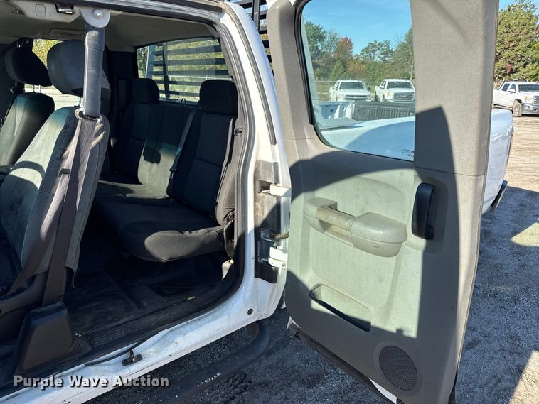 image for item DY8372 2011 Chevrolet Silverado 2500HD Ext. Cab pickup truck