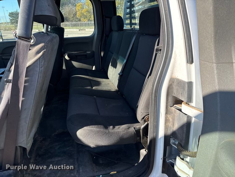 image for item DY8372 2011 Chevrolet Silverado 2500HD Ext. Cab pickup truck