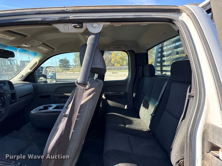 image for item DY8372 2011 Chevrolet Silverado 2500HD Ext. Cab pickup truck