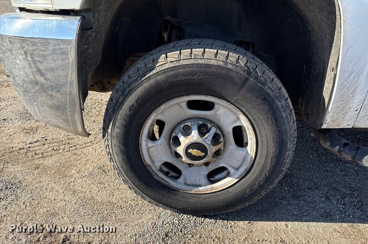 image for item DY8372 2011 Chevrolet Silverado 2500HD Ext. Cab pickup truck