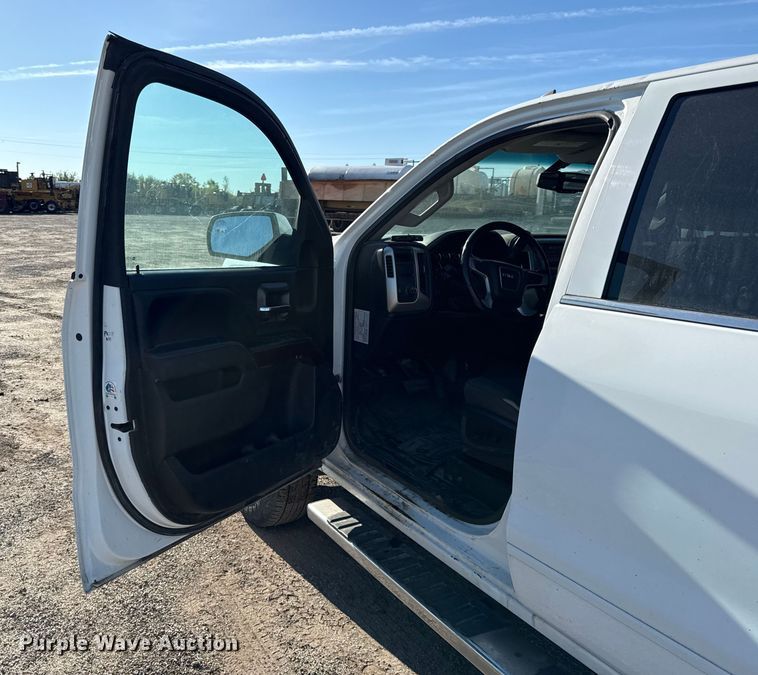 image for item DY8373 2015 GMC Sierra 2500HD SLE Crew Cab pickup truck