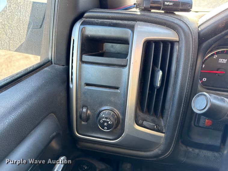 image for item DY8373 2015 GMC Sierra 2500HD SLE Crew Cab pickup truck