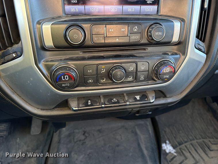 image for item DY8373 2015 GMC Sierra 2500HD SLE Crew Cab pickup truck