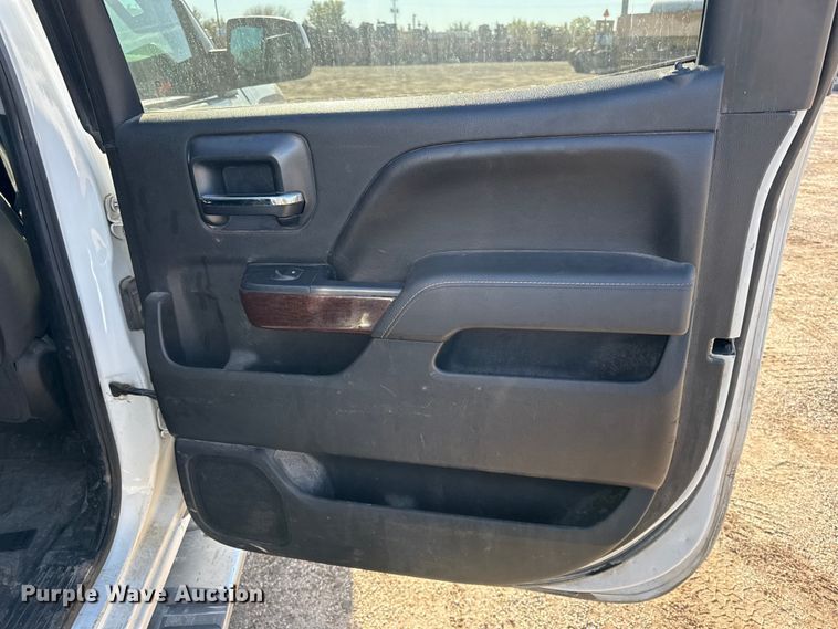 image for item DY8373 2015 GMC Sierra 2500HD SLE Crew Cab pickup truck