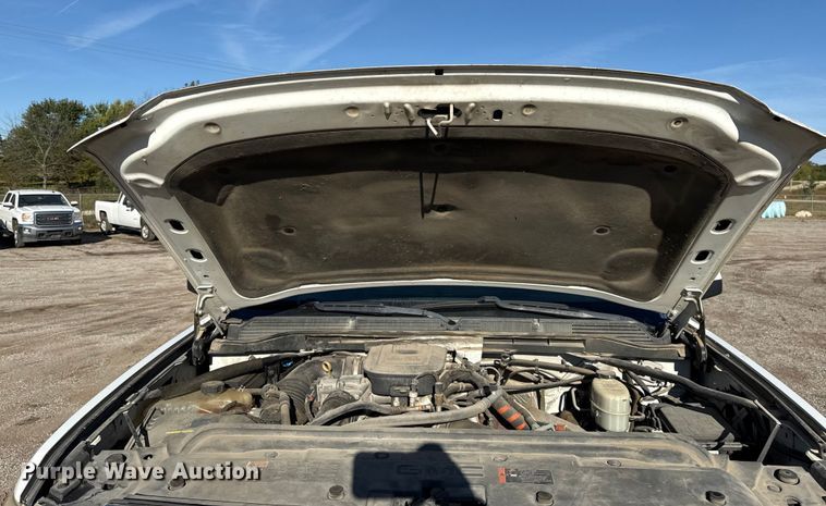 image for item DY8373 2015 GMC Sierra 2500HD SLE Crew Cab pickup truck