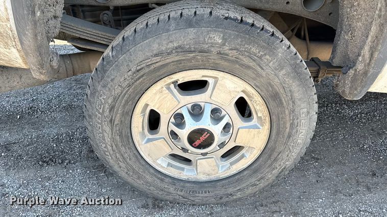 image for item DY8373 2015 GMC Sierra 2500HD SLE Crew Cab pickup truck