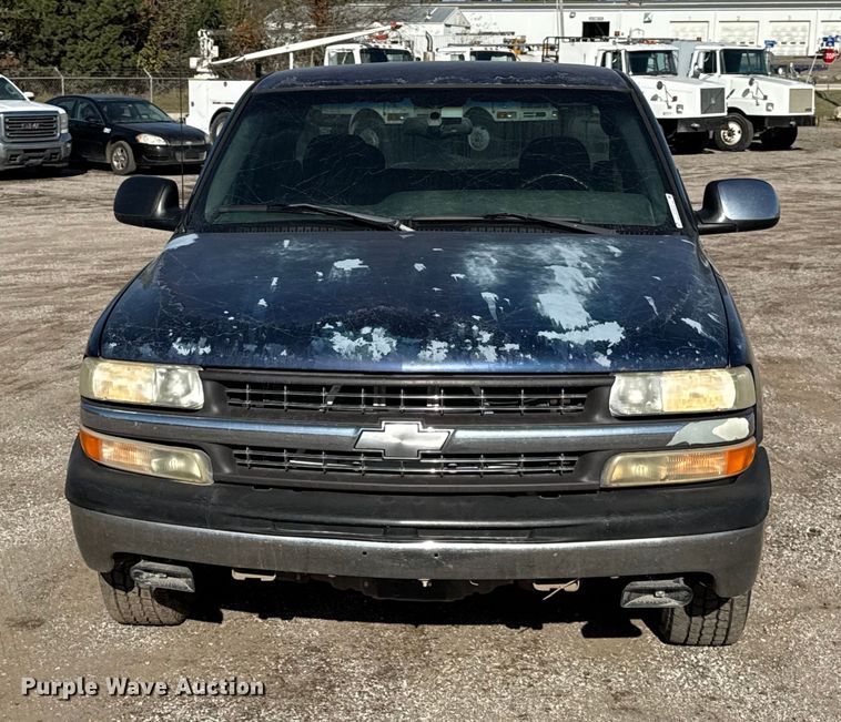 image for item DY8375 2000 Chevrolet Silverado 1500 Ext. Cab pickup truck