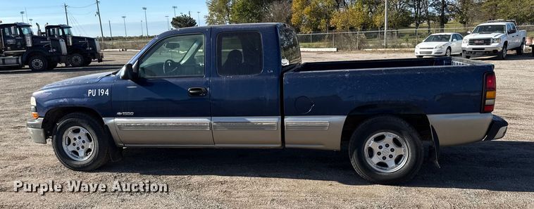 image for item DY8375 2000 Chevrolet Silverado 1500 Ext. Cab pickup truck