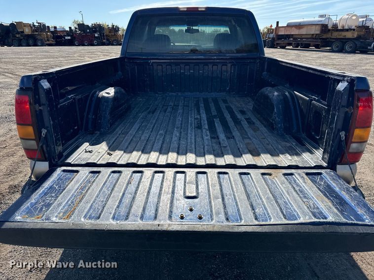 image for item DY8375 2000 Chevrolet Silverado 1500 Ext. Cab pickup truck