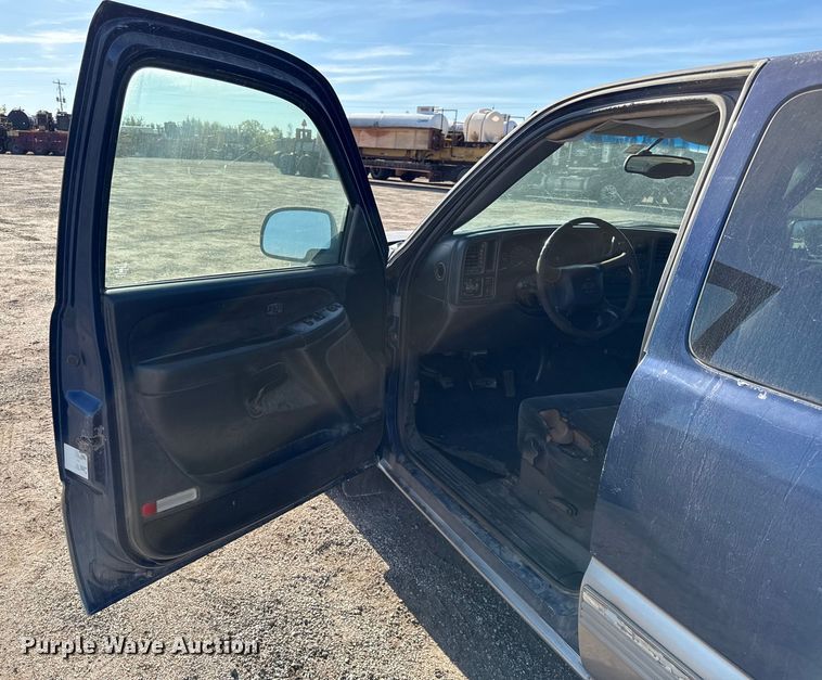 image for item DY8375 2000 Chevrolet Silverado 1500 Ext. Cab pickup truck