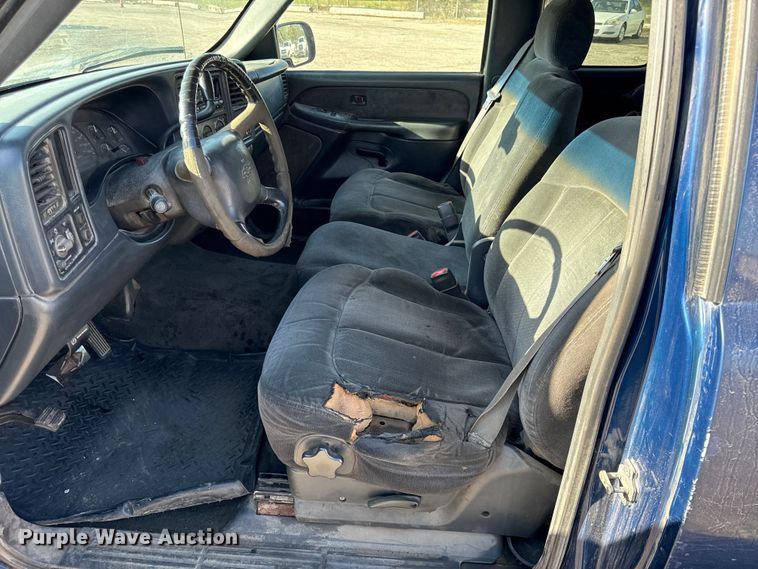 image for item DY8375 2000 Chevrolet Silverado 1500 Ext. Cab pickup truck