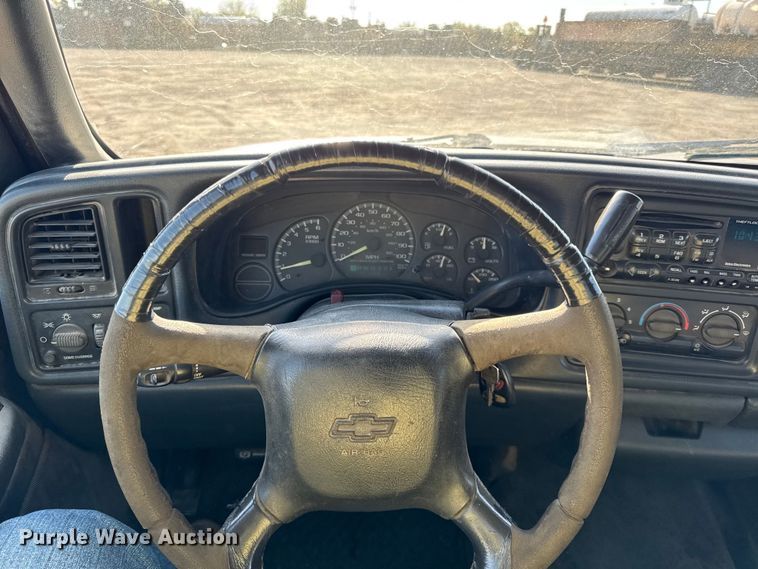 image for item DY8375 2000 Chevrolet Silverado 1500 Ext. Cab pickup truck