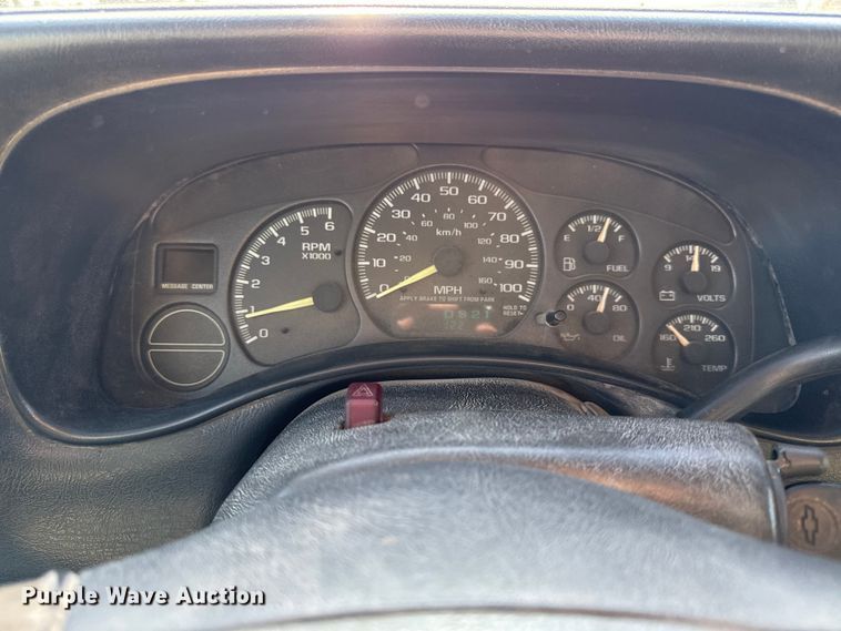 image for item DY8375 2000 Chevrolet Silverado 1500 Ext. Cab pickup truck