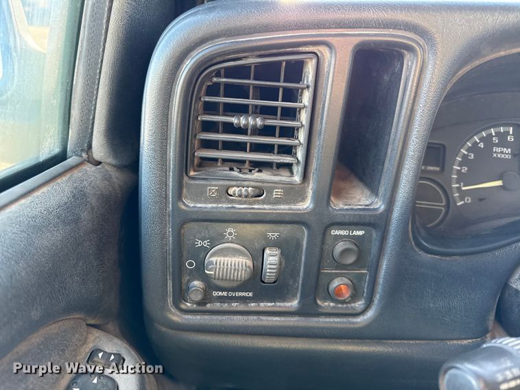 image for item DY8375 2000 Chevrolet Silverado 1500 Ext. Cab pickup truck