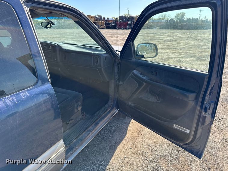 image for item DY8375 2000 Chevrolet Silverado 1500 Ext. Cab pickup truck