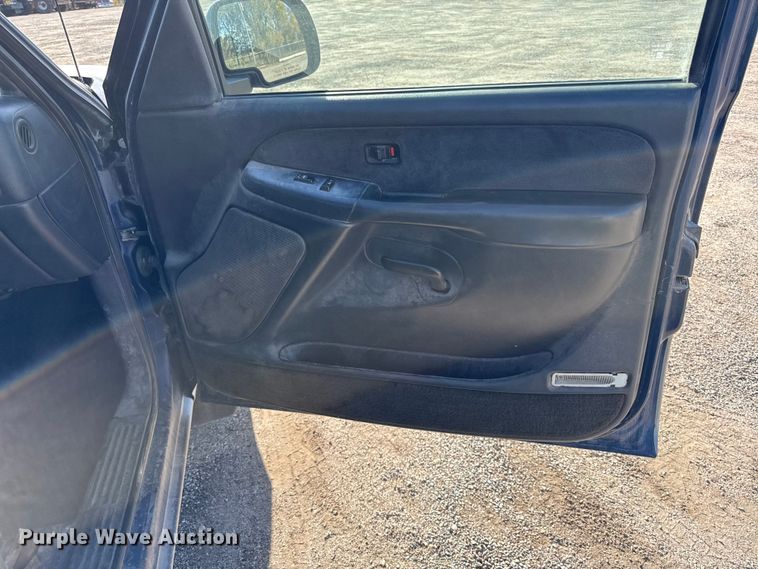 image for item DY8375 2000 Chevrolet Silverado 1500 Ext. Cab pickup truck