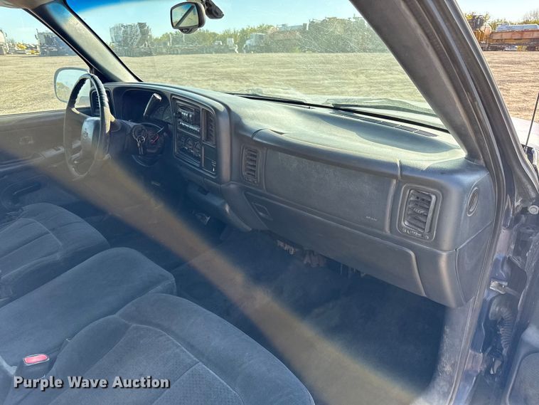 image for item DY8375 2000 Chevrolet Silverado 1500 Ext. Cab pickup truck