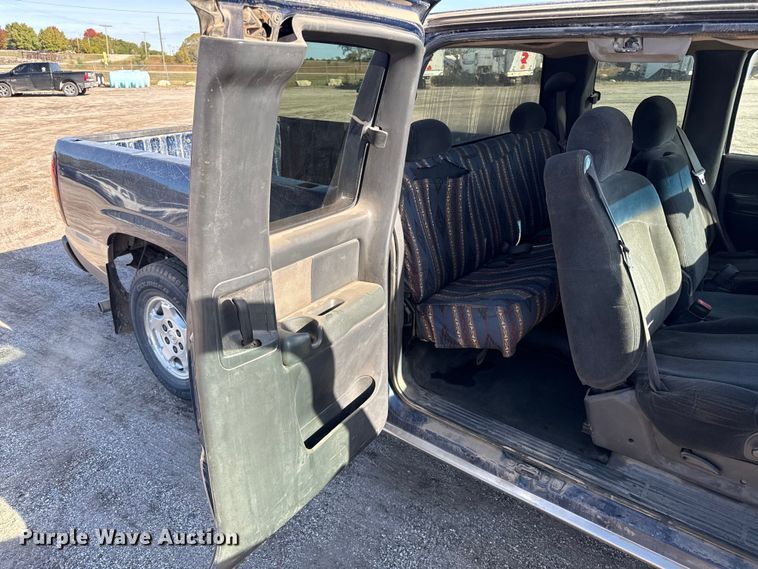 image for item DY8375 2000 Chevrolet Silverado 1500 Ext. Cab pickup truck