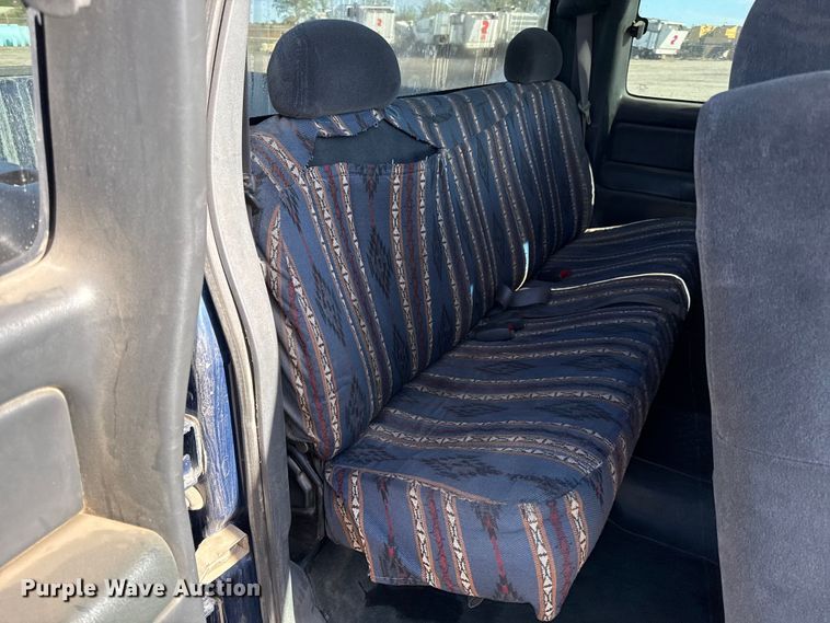 image for item DY8375 2000 Chevrolet Silverado 1500 Ext. Cab pickup truck