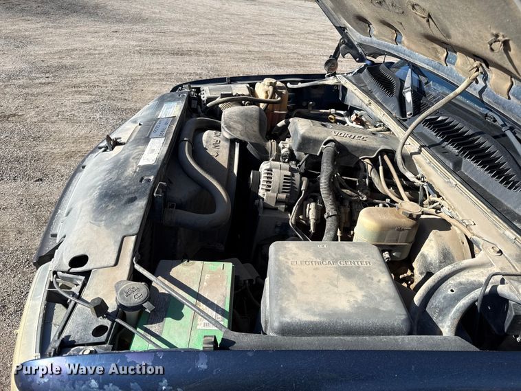 image for item DY8375 2000 Chevrolet Silverado 1500 Ext. Cab pickup truck