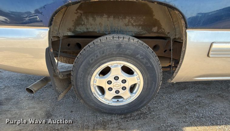 image for item DY8375 2000 Chevrolet Silverado 1500 Ext. Cab pickup truck