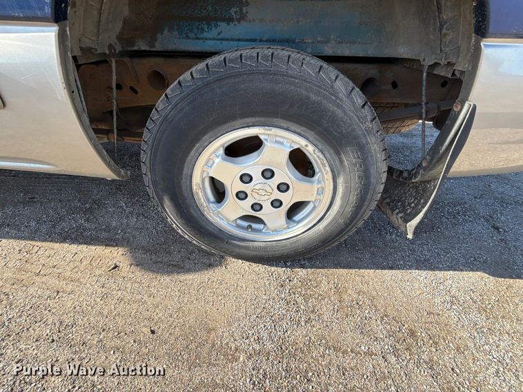 image for item DY8375 2000 Chevrolet Silverado 1500 Ext. Cab pickup truck