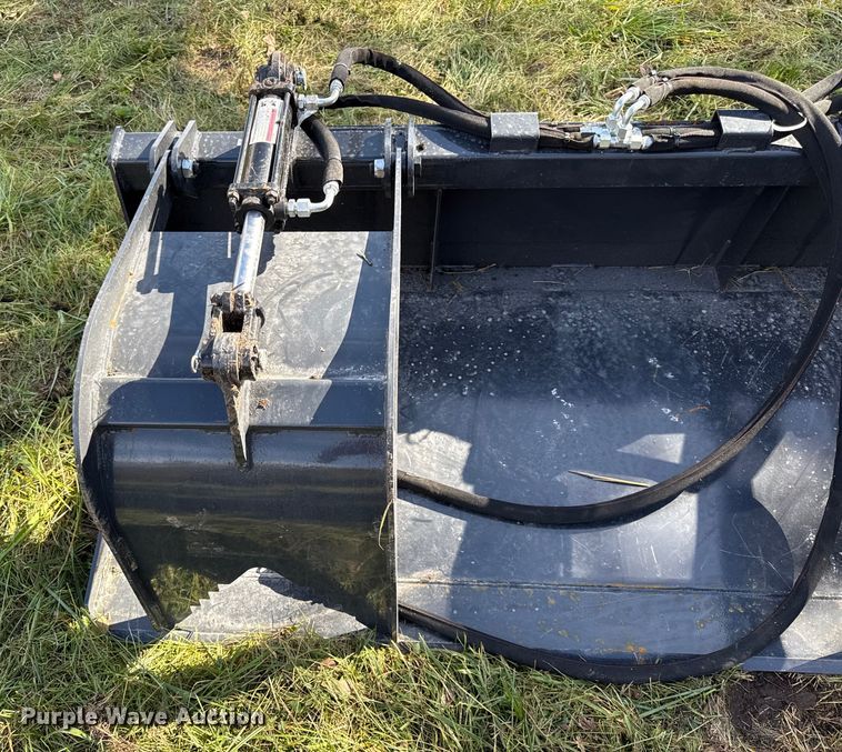 image for item DY8396 2025 Wolverine GB-11-72W skid steer grapple bucket