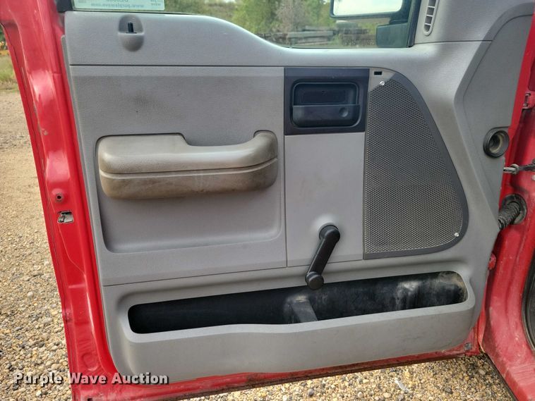 image for item DZ6592 2007 Ford F150 pickup truck