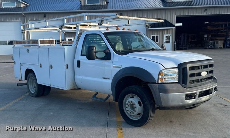 image for item EA1989 2005 Ford F-550 utility / service truck