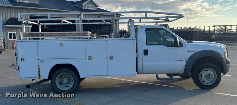 image for item EA1989 2005 Ford F-550 utility / service truck