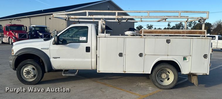 image for item EA1989 2005 Ford F-550 utility / service truck