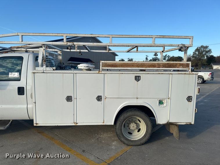 image for item EA1989 2005 Ford F-550 utility / service truck