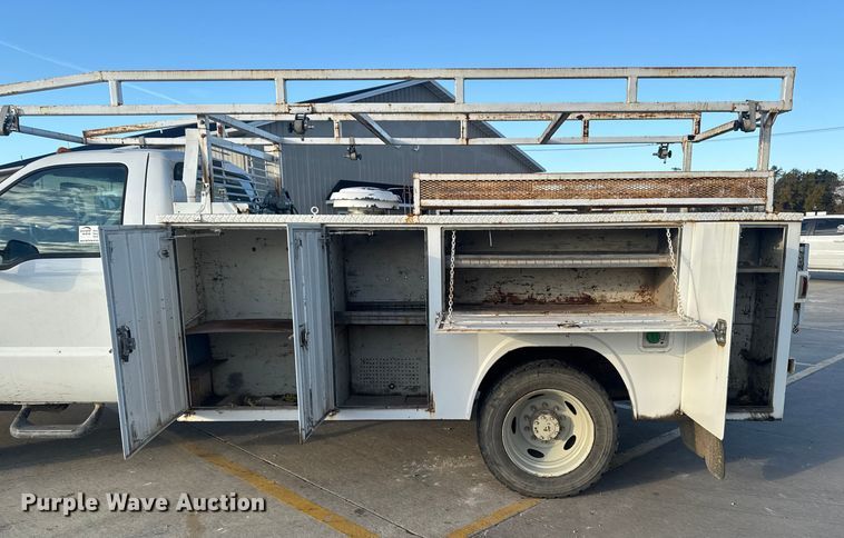 image for item EA1989 2005 Ford F-550 utility / service truck