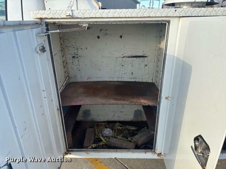 image for item EA1989 2005 Ford F-550 utility / service truck