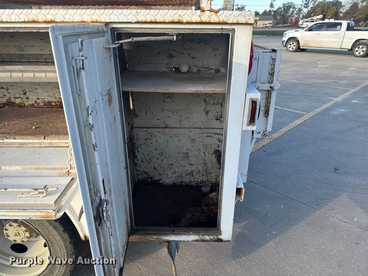 image for item EA1989 2005 Ford F-550 utility / service truck