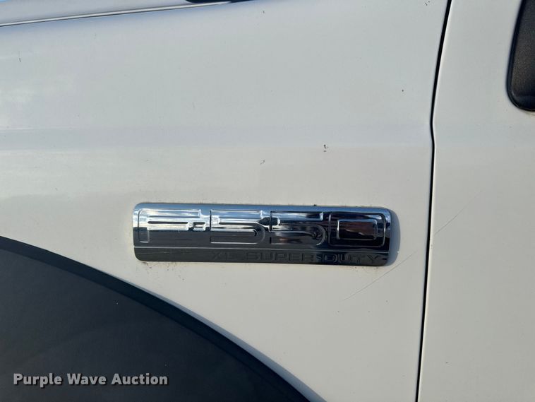 image for item EA1989 2005 Ford F-550 utility / service truck